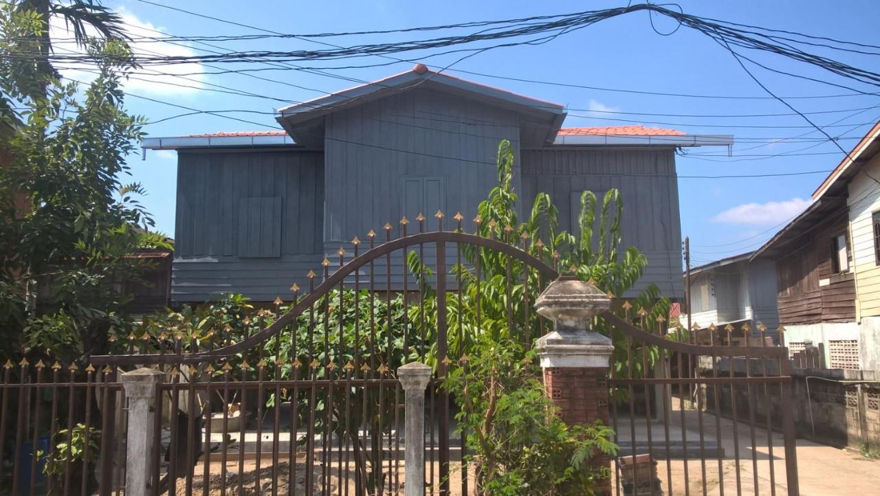 Vanpila Savannakhet Esterno foto
